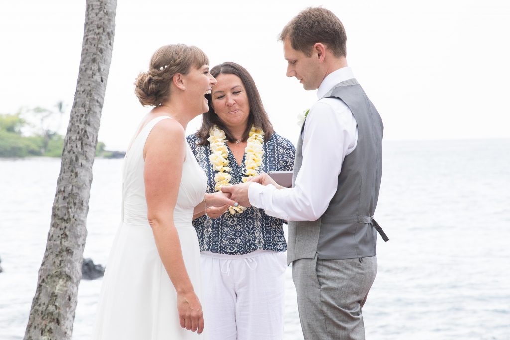 bride laughs Kealakekua Bay Wedding 
