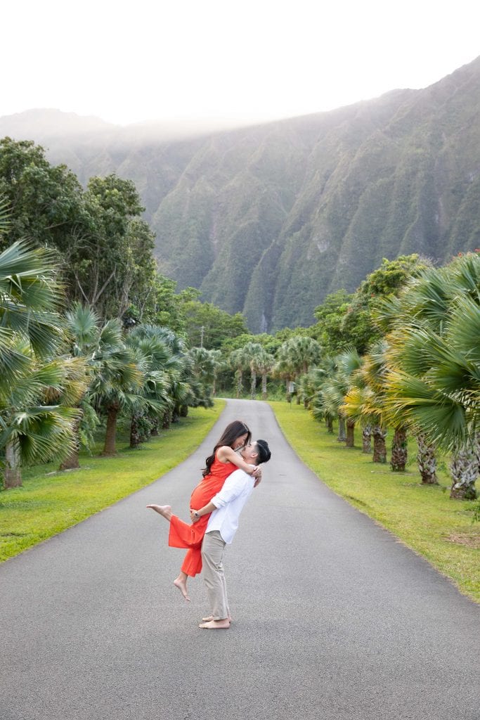 Hoomaluhia Botanical Gardens cute couple kiss