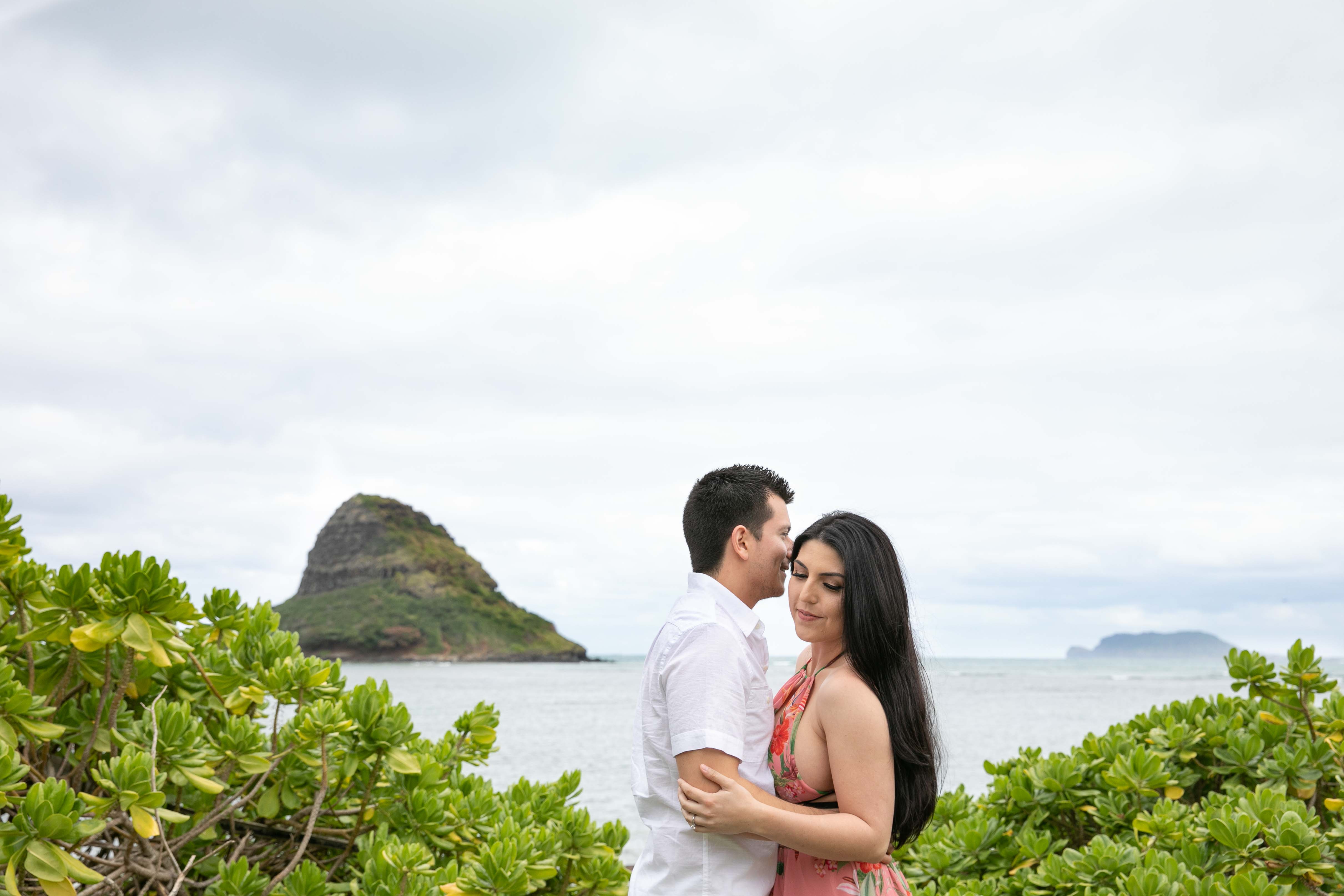 couple kiss with island in backround